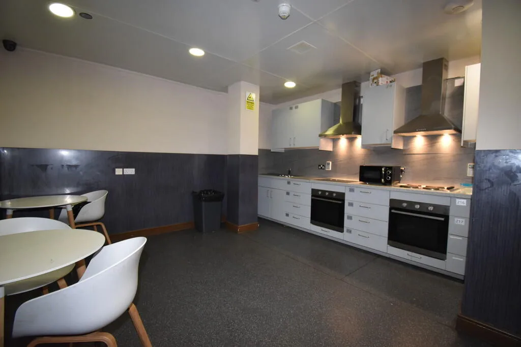 1 bedroom house share for rent