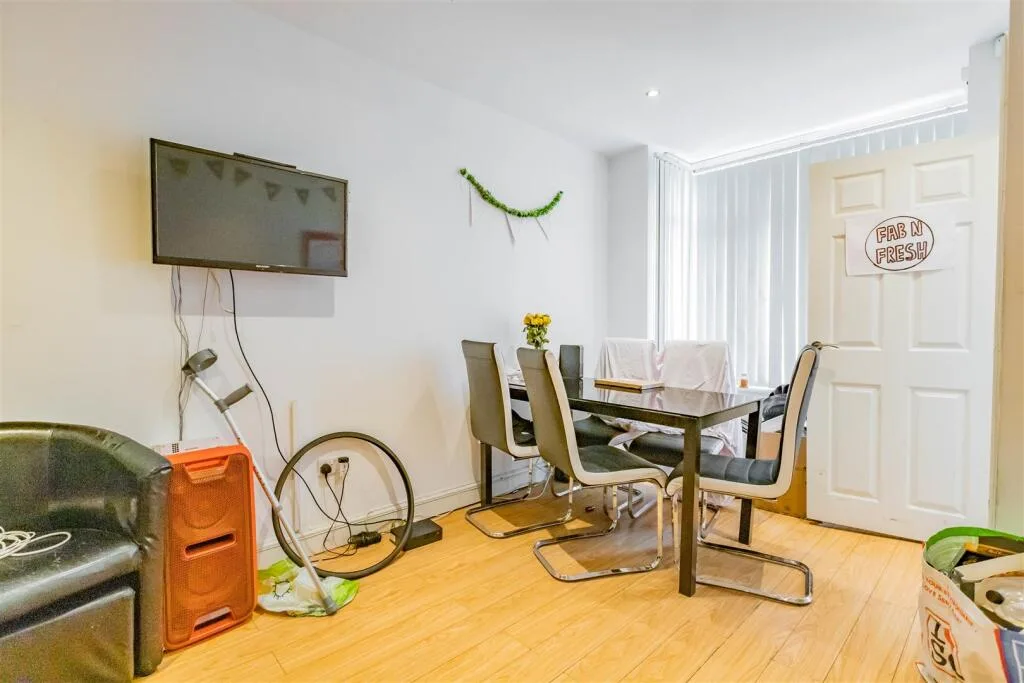 6 bedroom house for rent