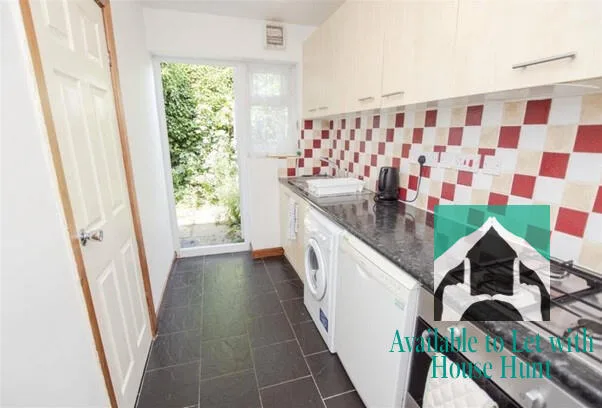 5 bedroom terraced house for rent