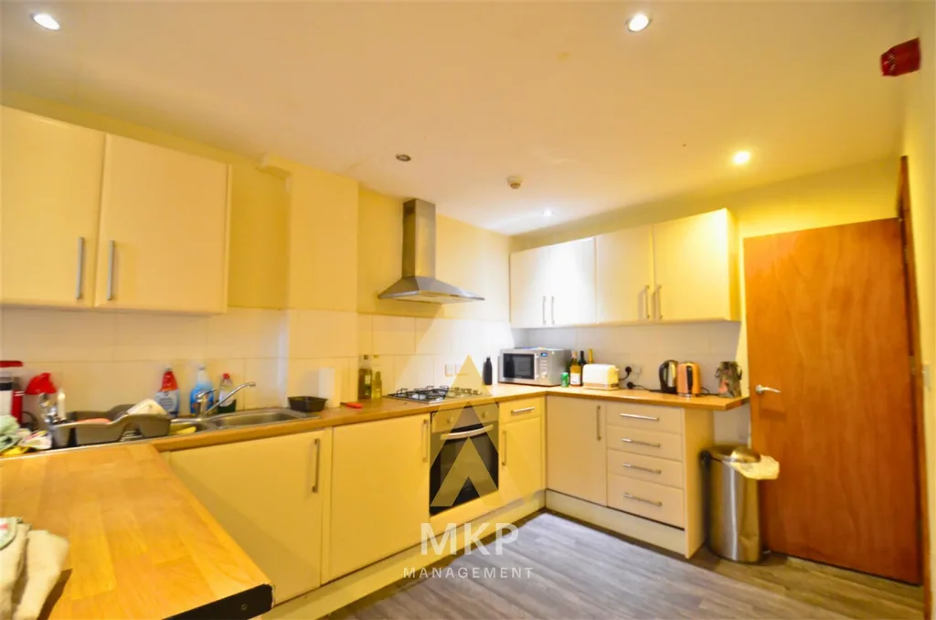 6 bedroom terraced house for rent