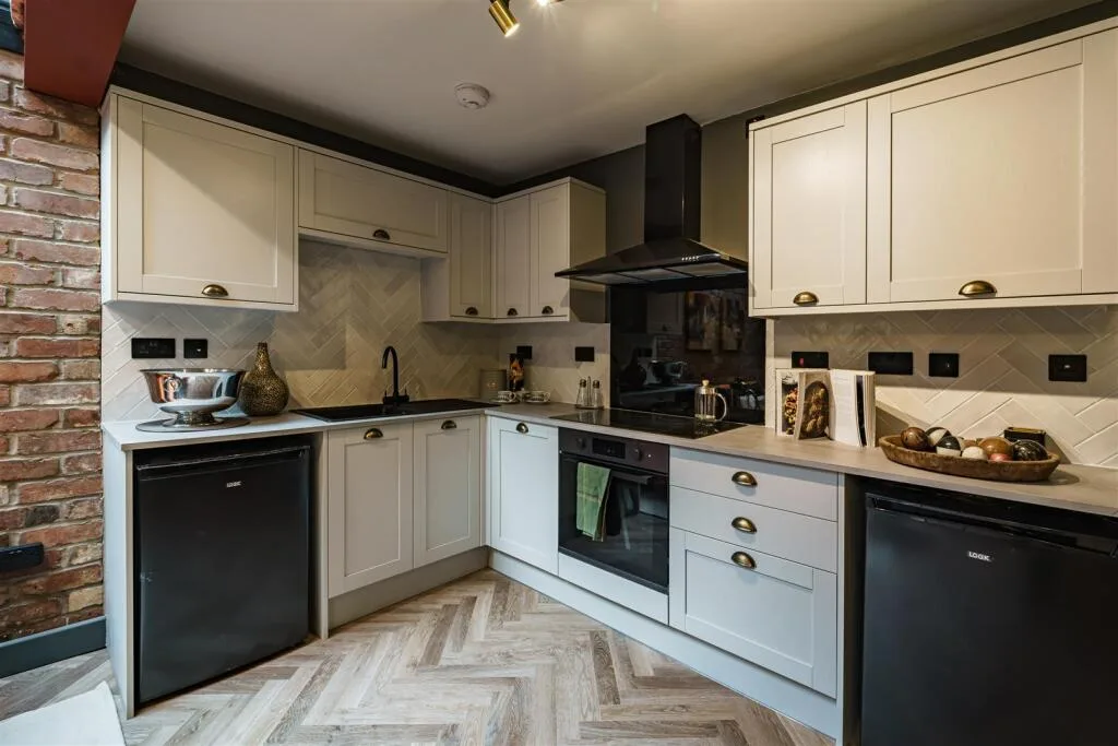 1 bedroom house share for rent