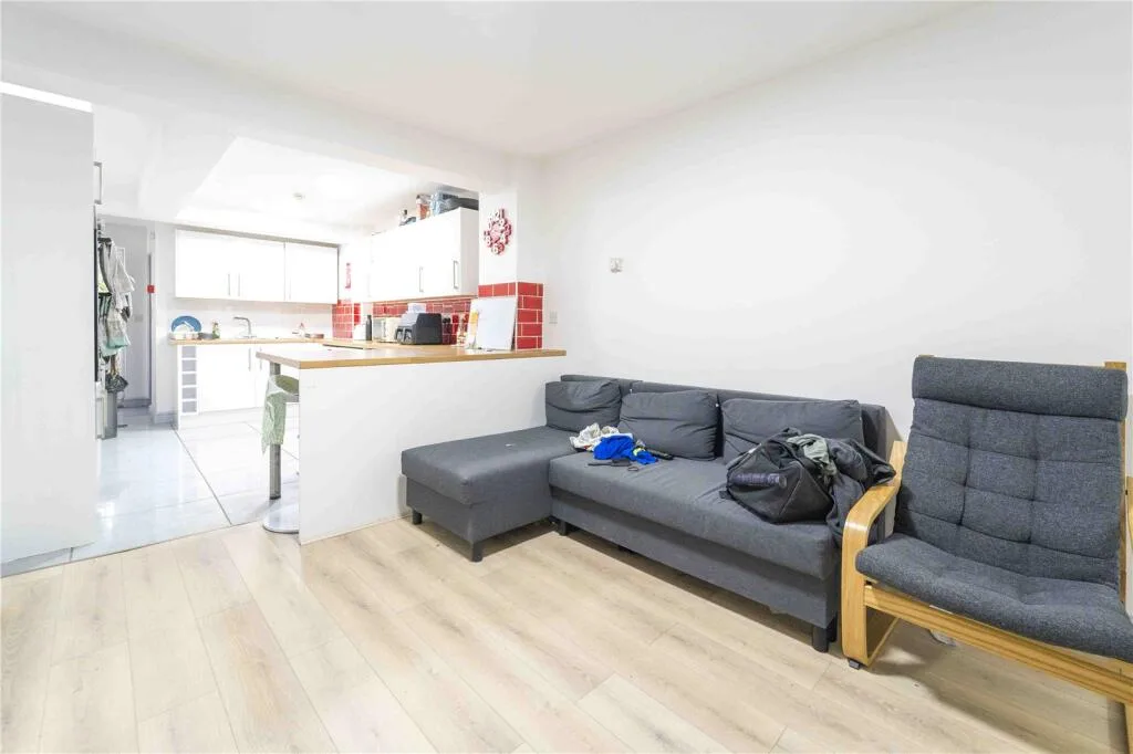 6 bedroom house for rent