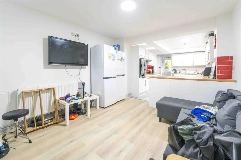 6 bedroom house for rent