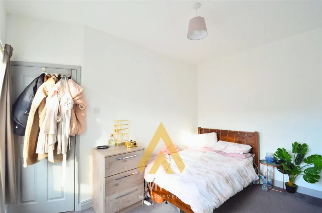 6 bedroom terraced house for rent
