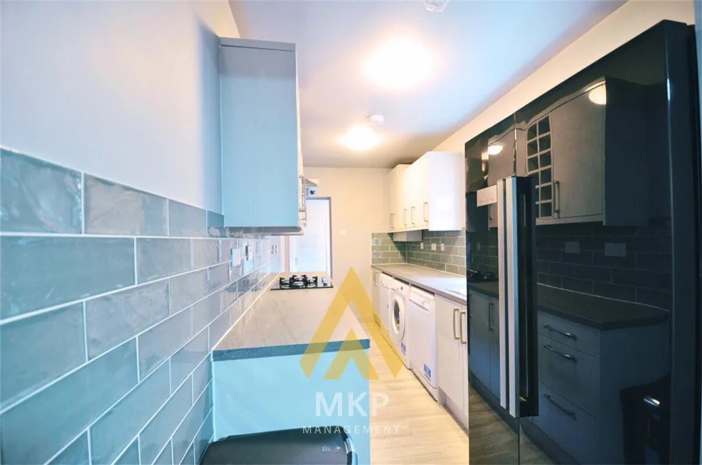 6 bedroom terraced house for rent
