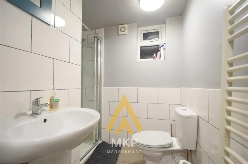 1 bedroom house share for rent