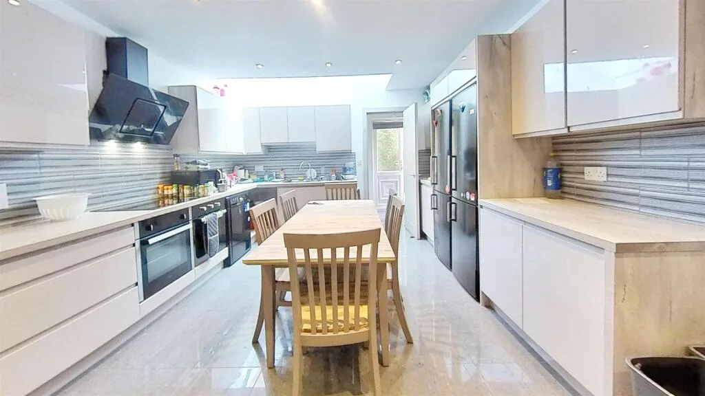 7 bedroom house for rent