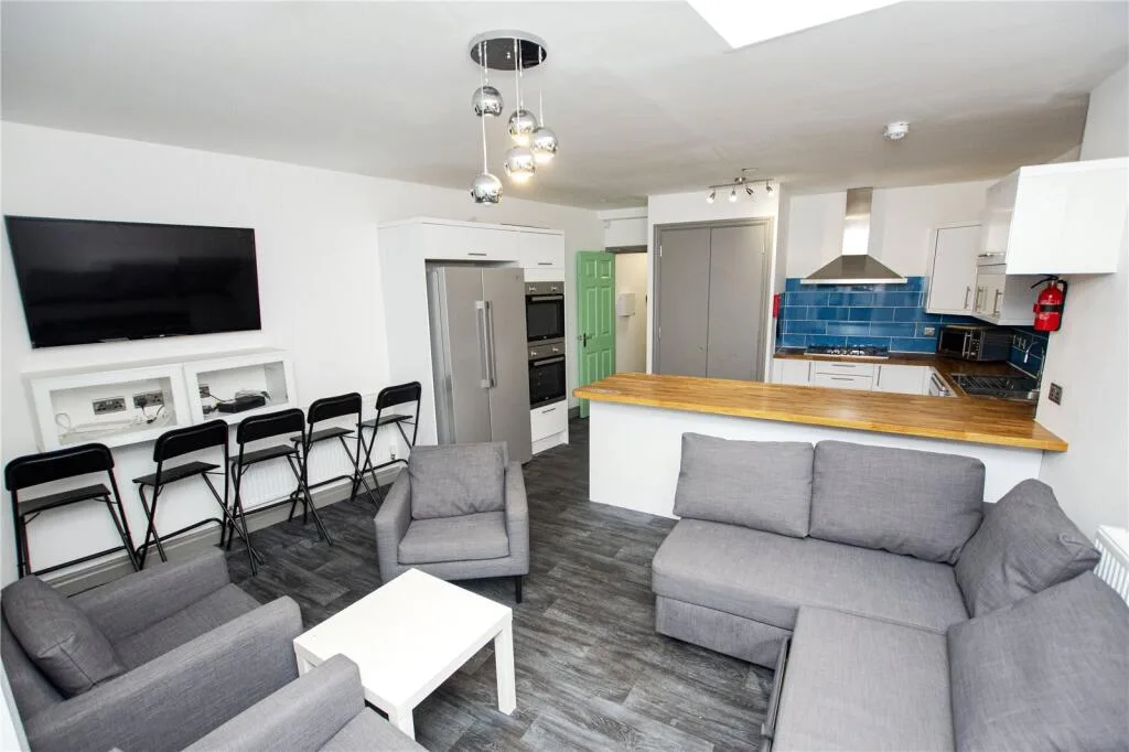 7 bedroom house for rent