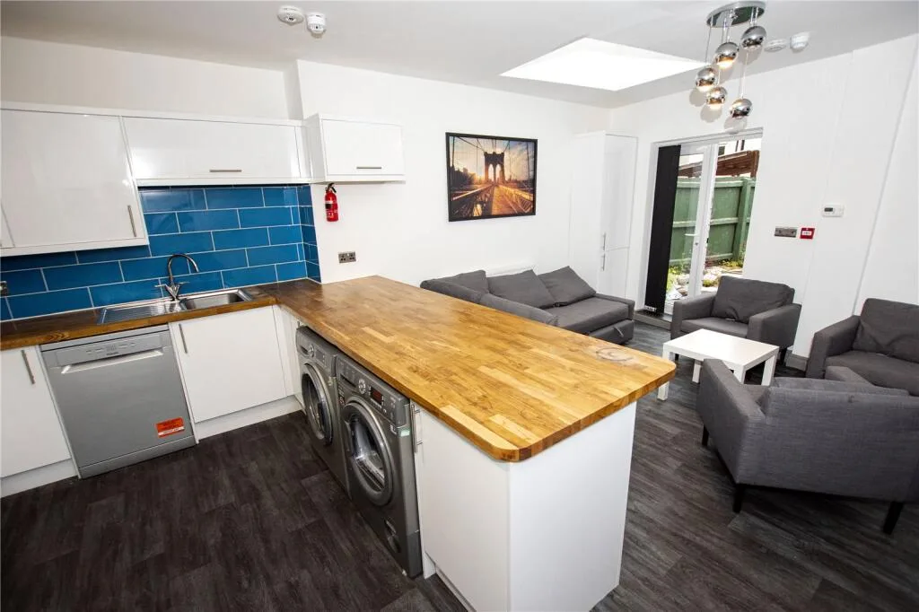 7 bedroom house for rent