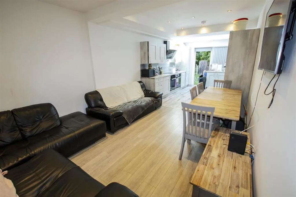 7 bedroom property for rent