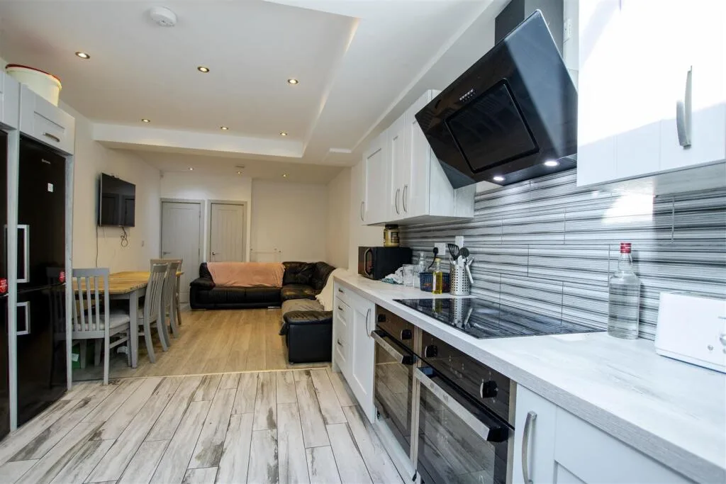 7 bedroom property for rent