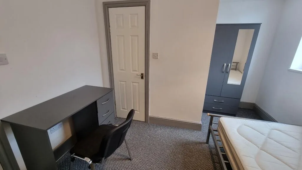 7 bedroom semi-detached house for rent