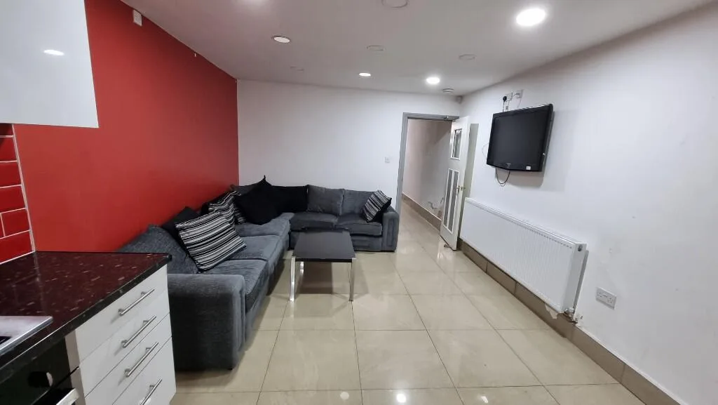 7 bedroom semi-detached house for rent