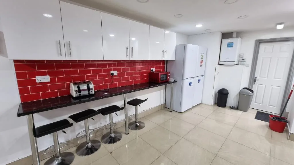 7 bedroom semi-detached house for rent