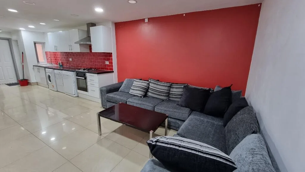 7 bedroom semi-detached house for rent