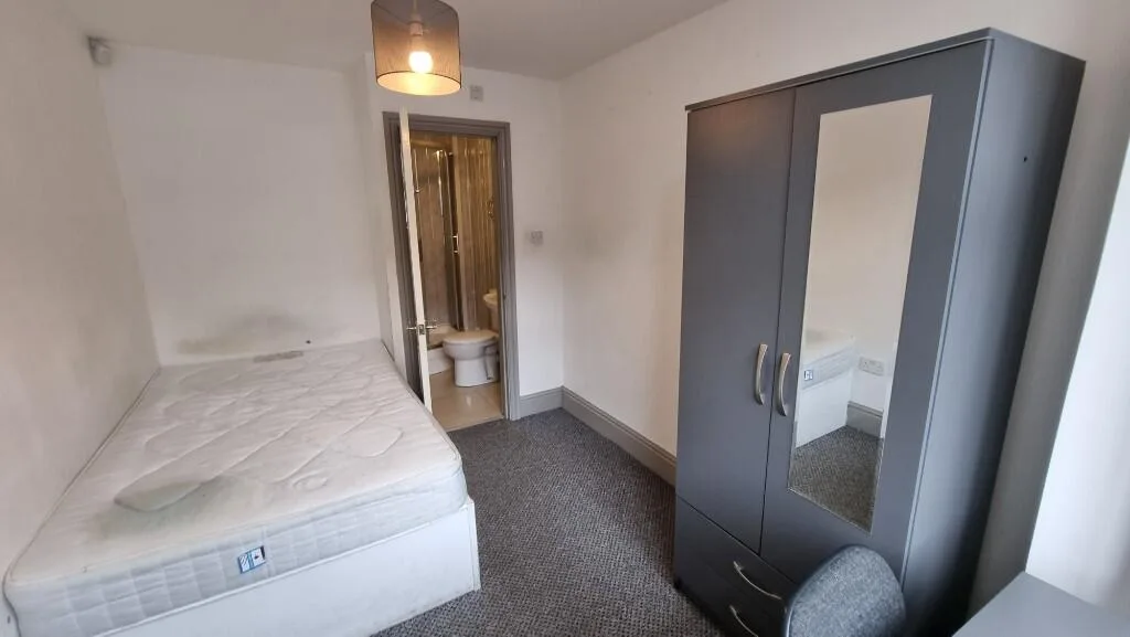 7 bedroom semi-detached house for rent