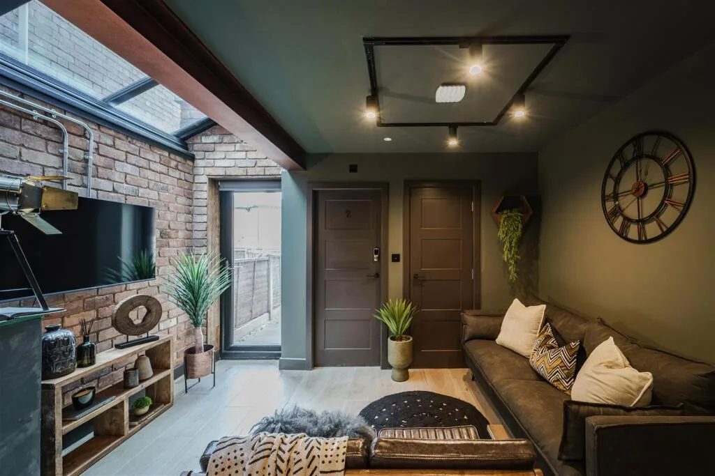 1 bedroom house share for rent