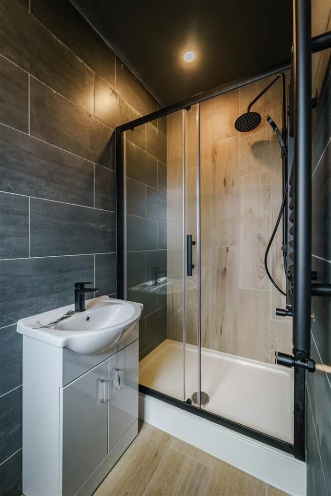 1 bedroom house share for rent