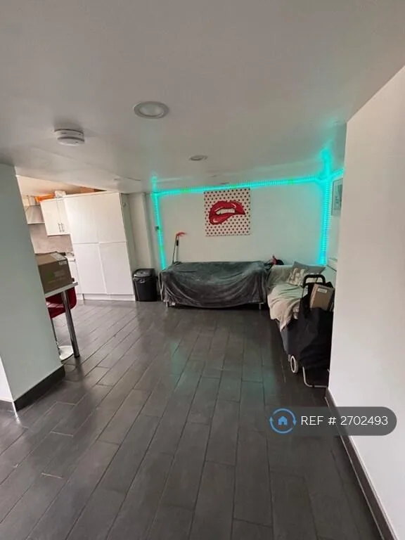 1 bedroom house share for rent