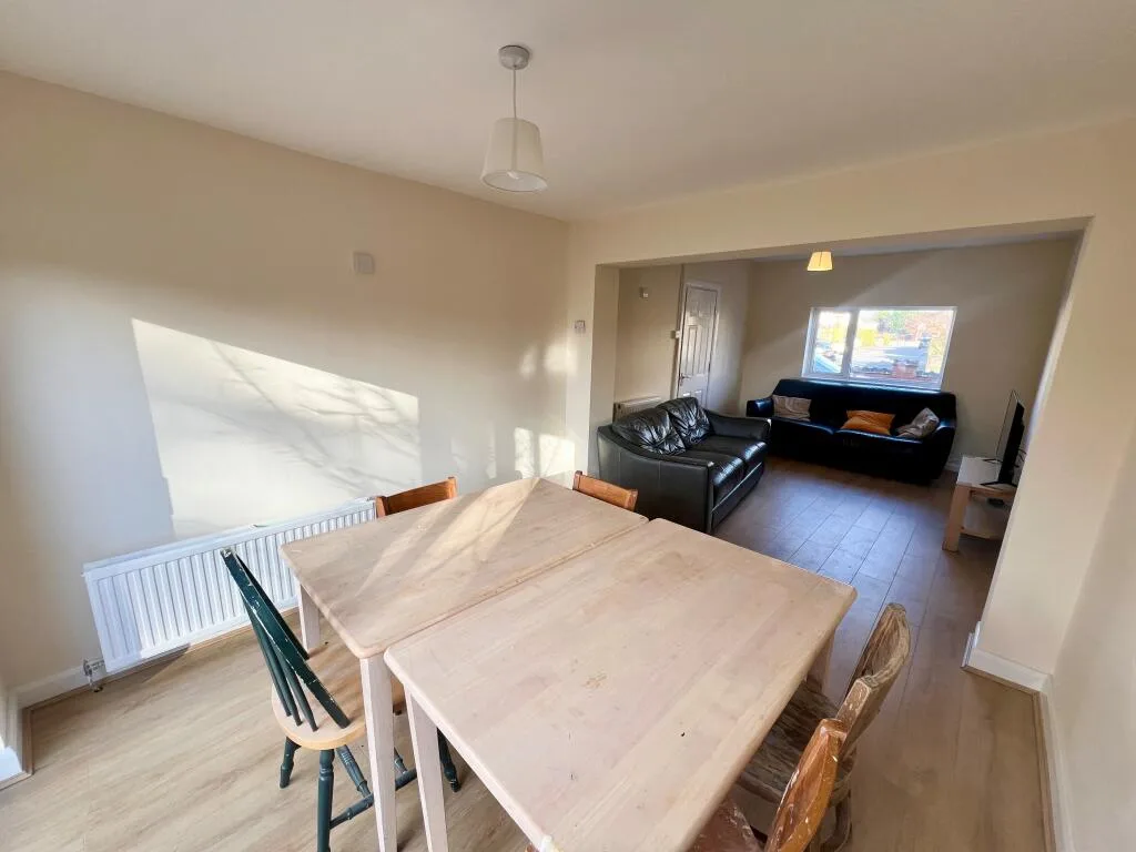 1 bedroom house share for rent