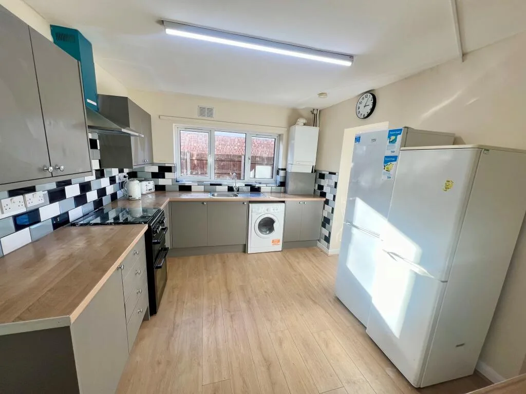 1 bedroom house share for rent