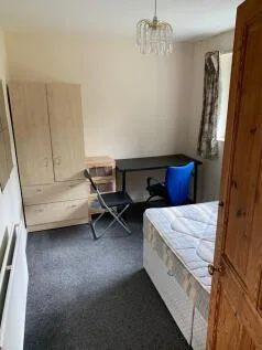 4 bedroom semi-detached house for rent
