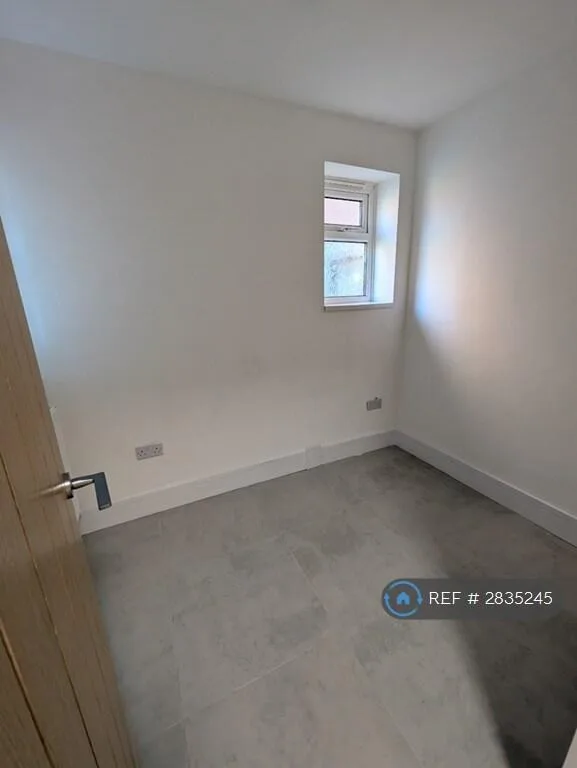 4 bedroom semi-detached house for rent