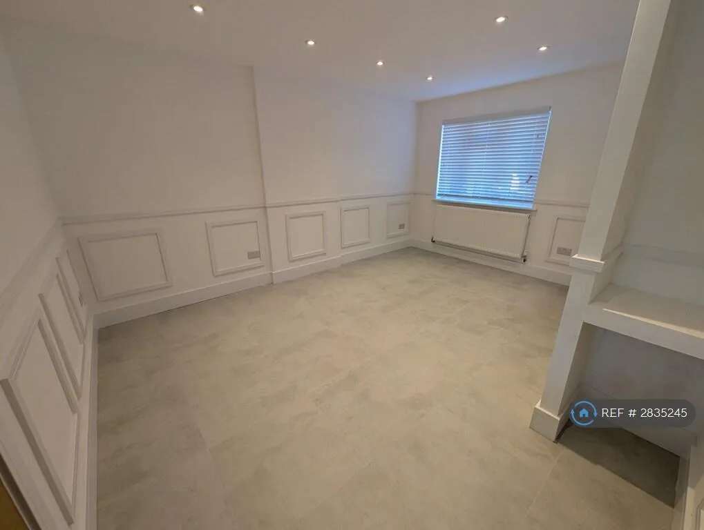4 bedroom semi-detached house for rent