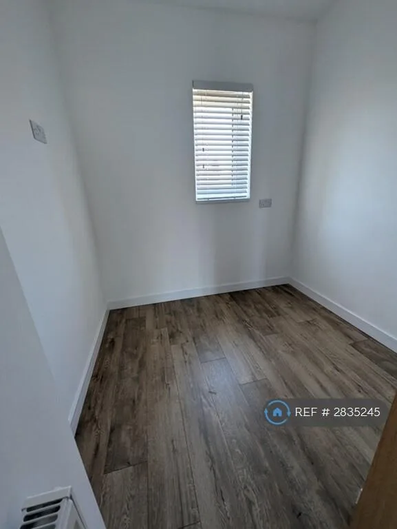 4 bedroom semi-detached house for rent