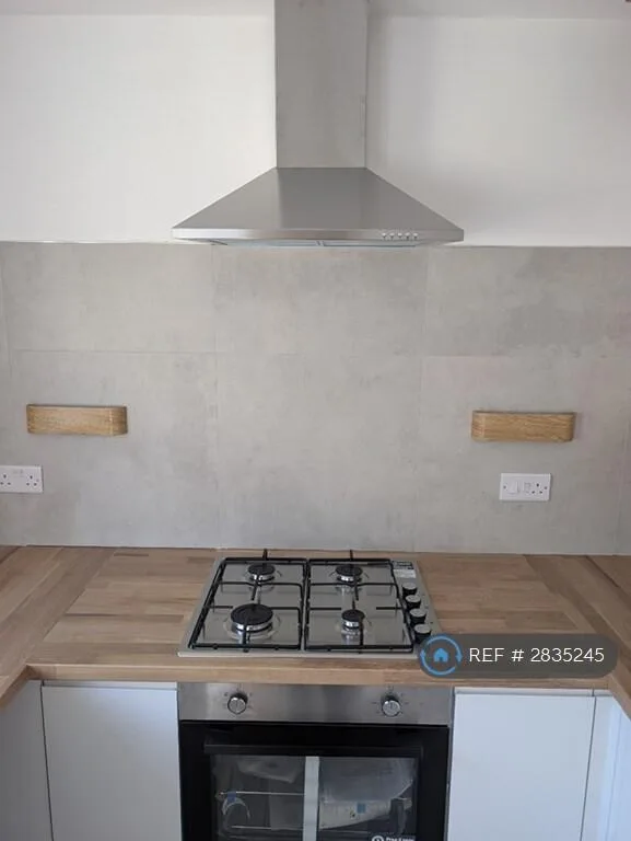 4 bedroom semi-detached house for rent