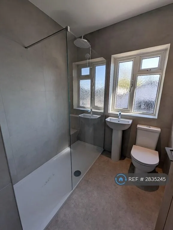 4 bedroom semi-detached house for rent