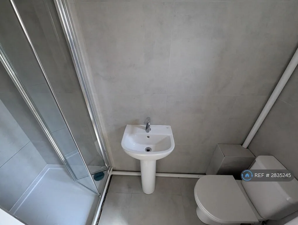 4 bedroom semi-detached house for rent