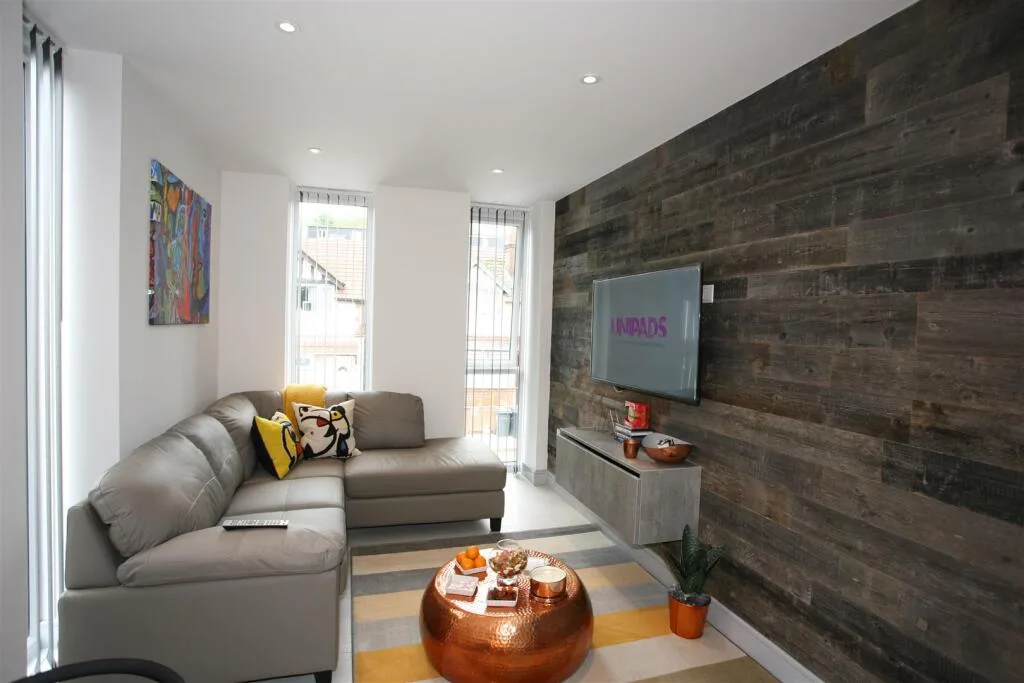 1 bedroom house share for rent