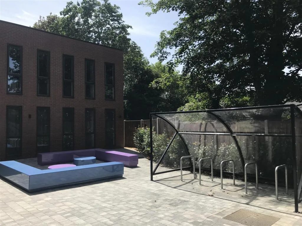 1 bedroom house share for rent