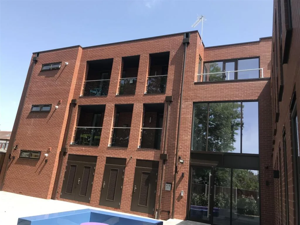 1 bedroom house share for rent