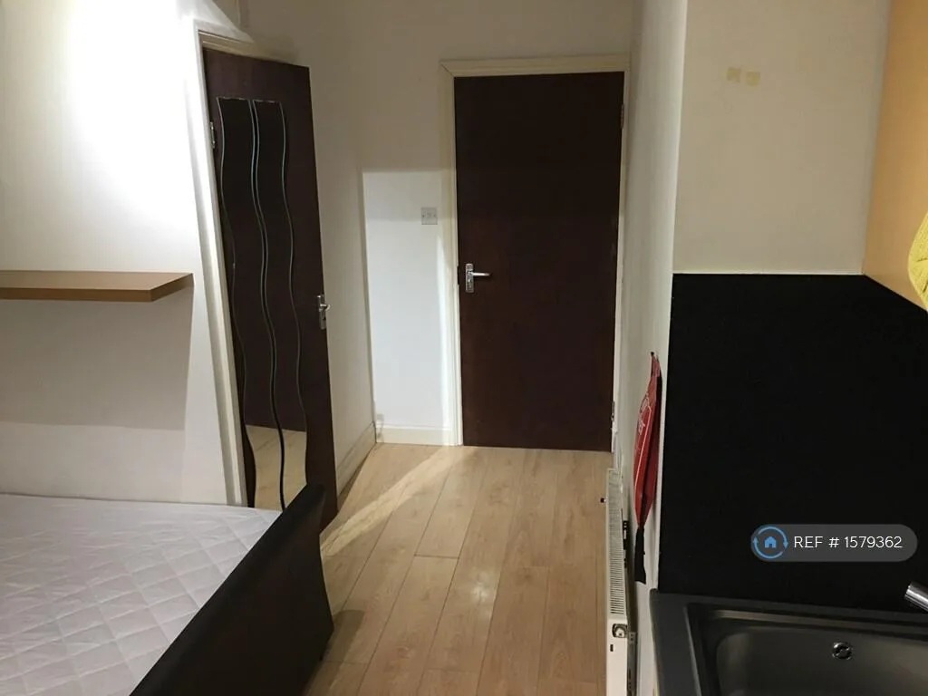Studio flat for rent