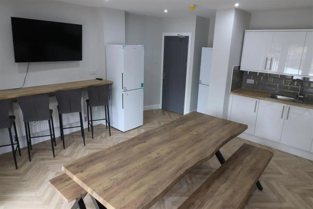 1 bedroom house share for rent