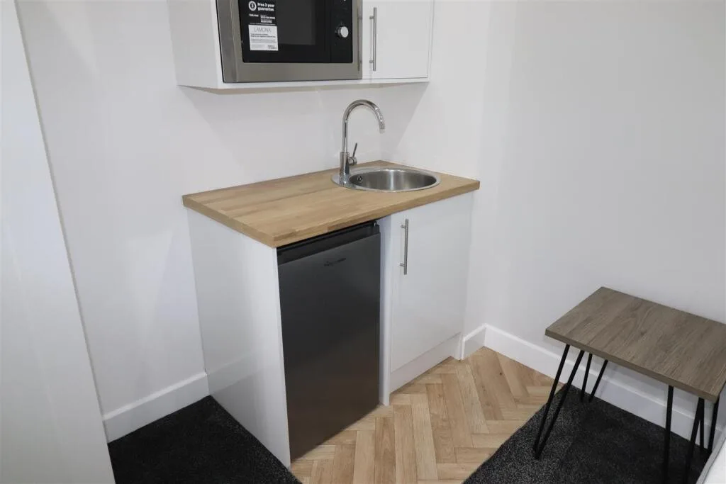 1 bedroom house share for rent