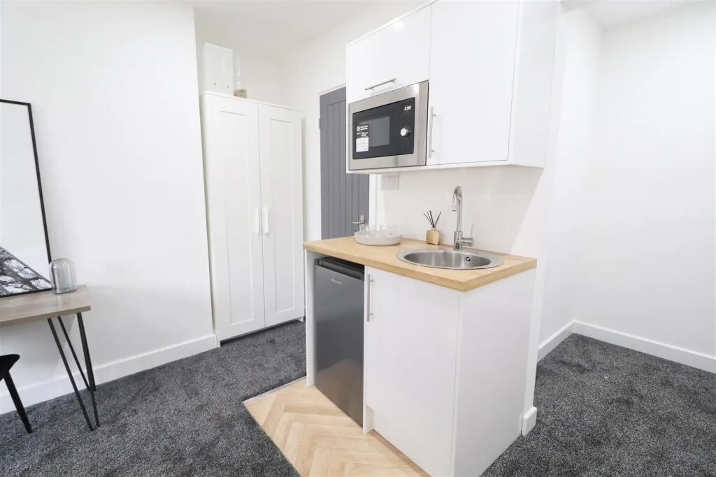 1 bedroom house share for rent