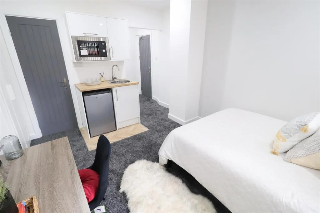 1 bedroom house share for rent