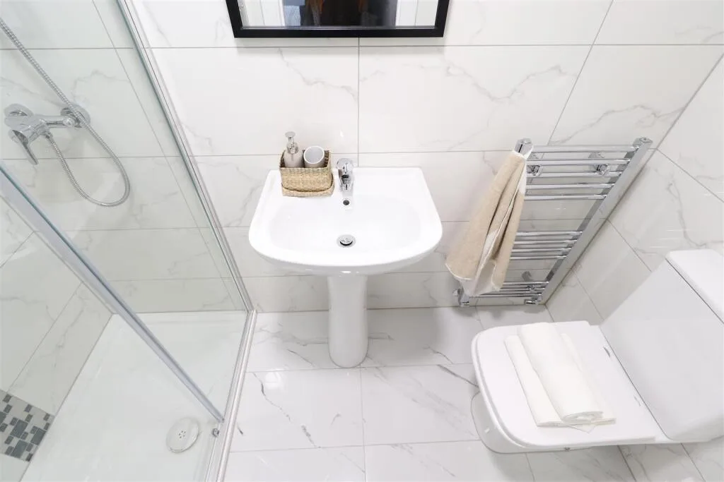 1 bedroom house share for rent