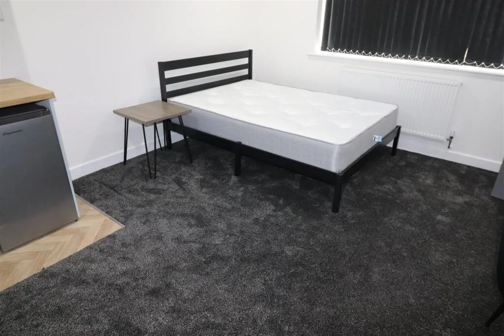 1 bedroom house share for rent