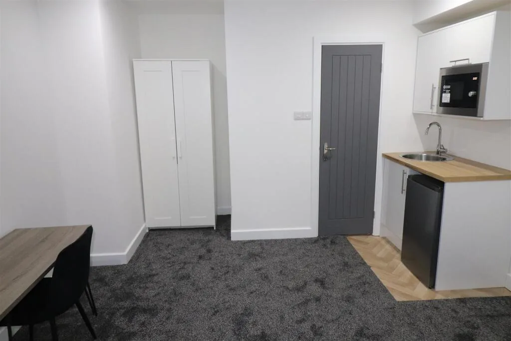 1 bedroom house share for rent