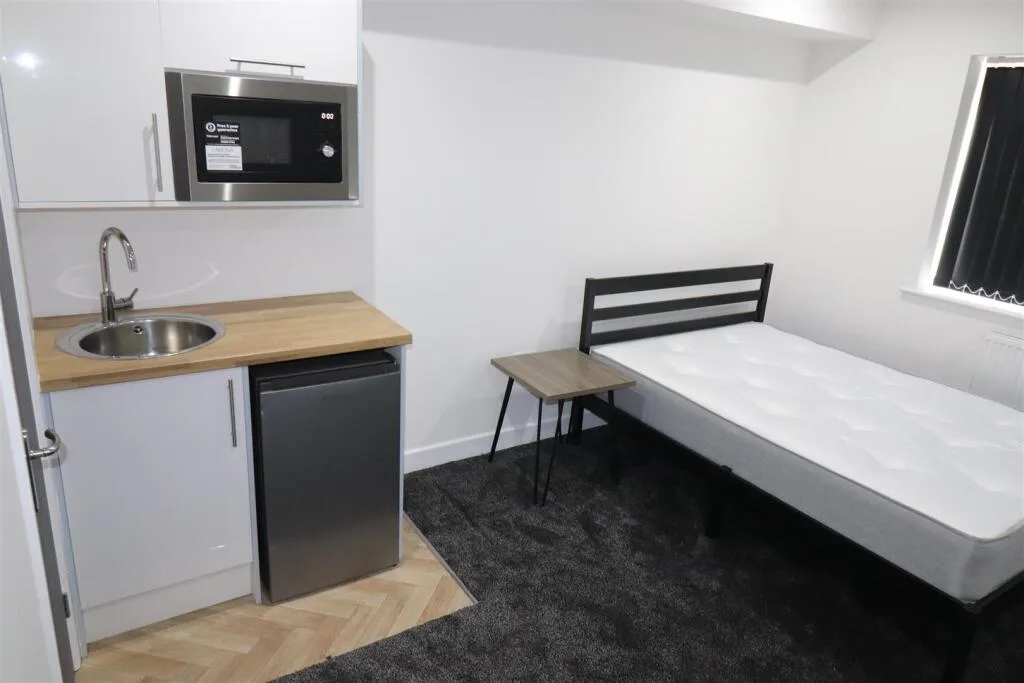 1 bedroom house share for rent