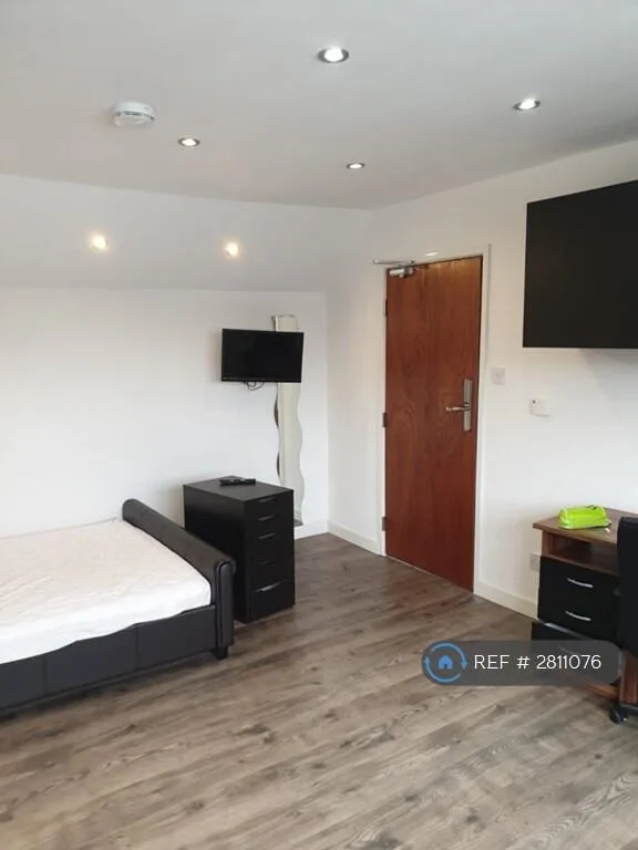 Studio flat for rent