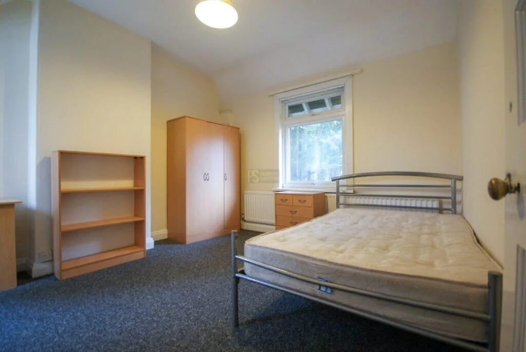 4 bedroom semi-detached house for rent