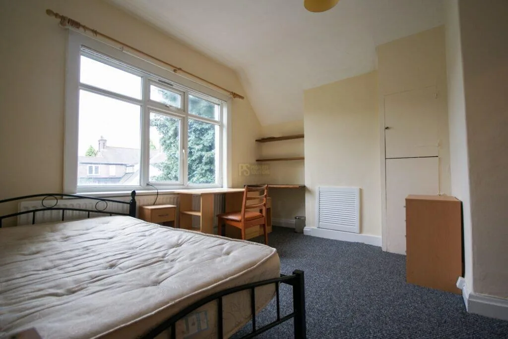 4 bedroom semi-detached house for rent