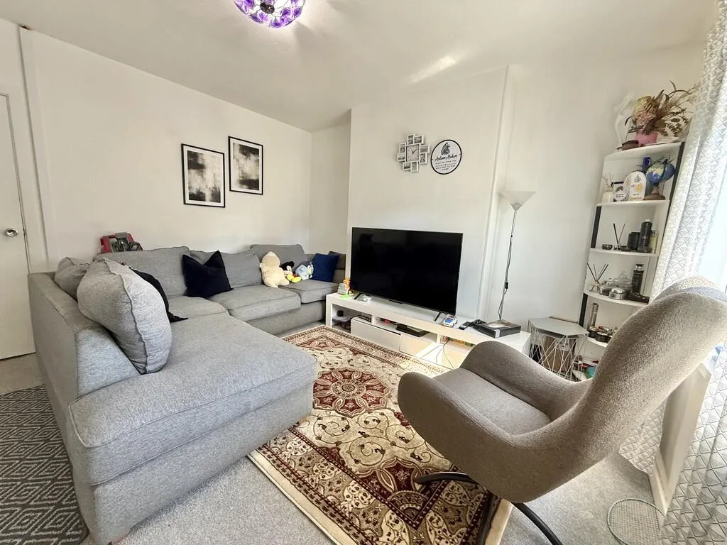 3 bedroom semi-detached house for rent