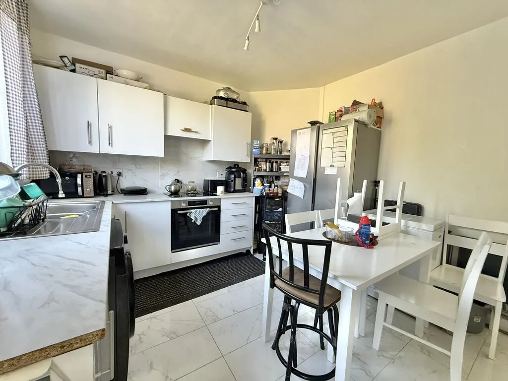 3 bedroom semi-detached house for rent
