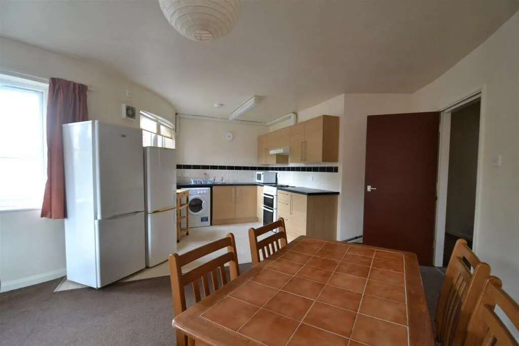 4 bedroom flat for rent